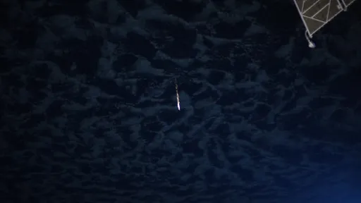 Astronauta fotografa módulo russo queimando na atmosfera; veja as imagens!