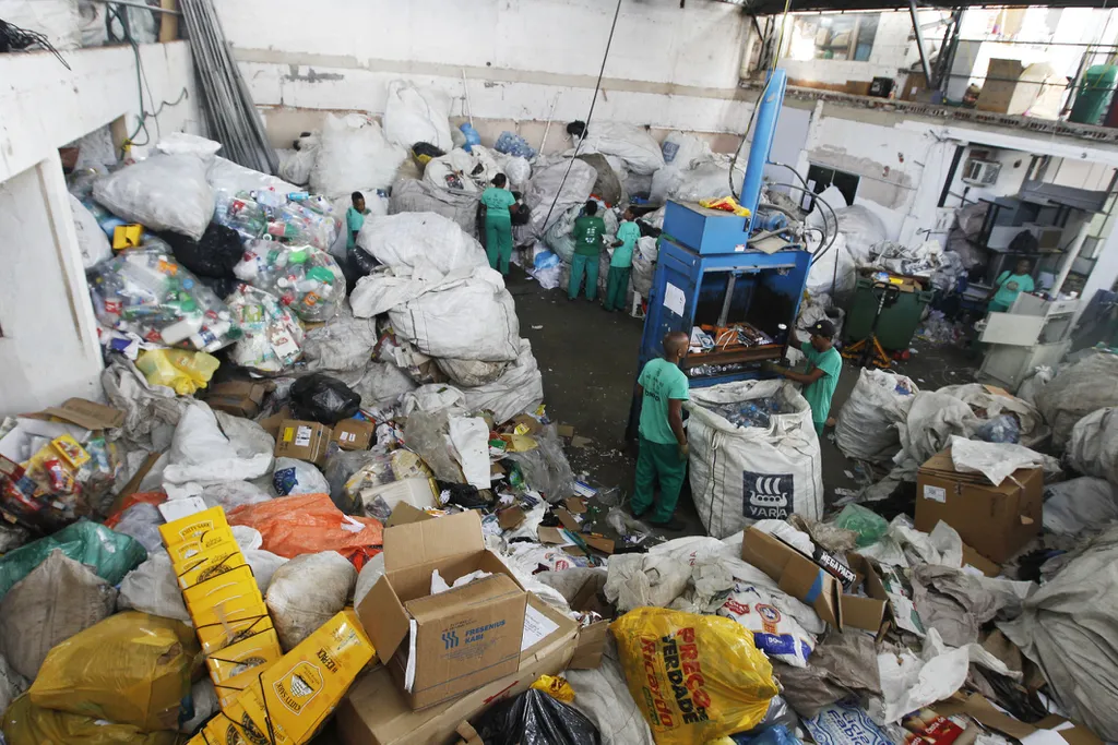 A reciclagem ainda é a melhor alternativa para combater o despejo do lixo nos oceanos (Imagem: Reprodução/Carol Garcia/GOVBA/Fotos Públicas)
