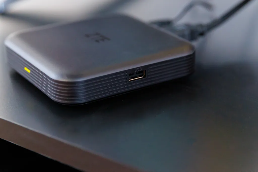 ZTE TV Box 4K tem entrada para pendrive ou HD externo (Imagem: Ivo Meneghel Jr/Canaltech)