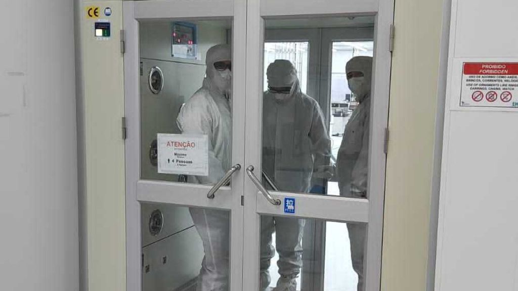 Imagem da visita à fábrica da ADATA