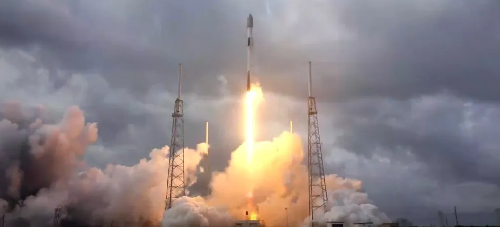 A SpaceX já soma mais de 2.500 satélites Starlink lançados, incluindo protótipos e versões de testes (Imagem: Reprodução/SpaceX/Twitter)