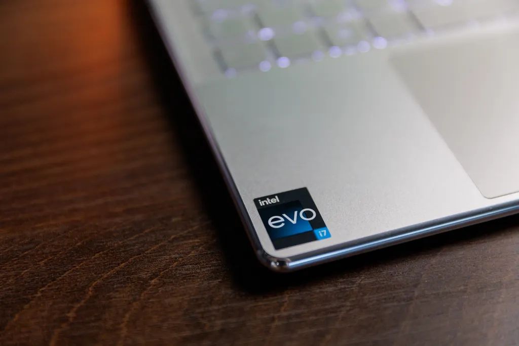 O selo Intel EVO é uma garantia de que o equipamento obedece a algumas exigências de qualidade. (Imagem: Ivo Meneghel/Canaltech)