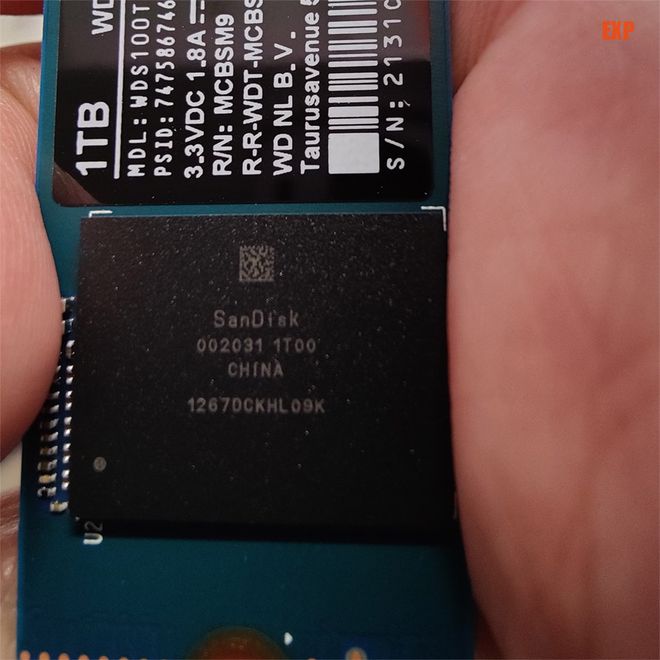 A unidade obtida pelo Expreview apresenta nova variante de chips NAND e um firmware diferente do SN550 original (Imagem: Reprodução/Expreview)