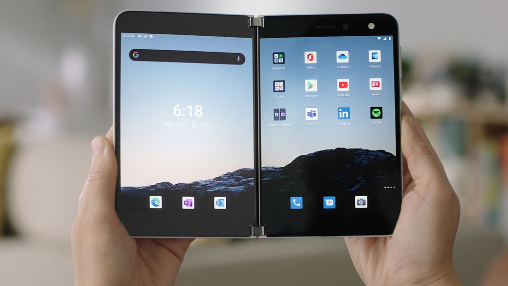 O Surface Duo ainda rodava uma versão adaptada do Android 10 (Imagem: Divulgação/Microsoft)