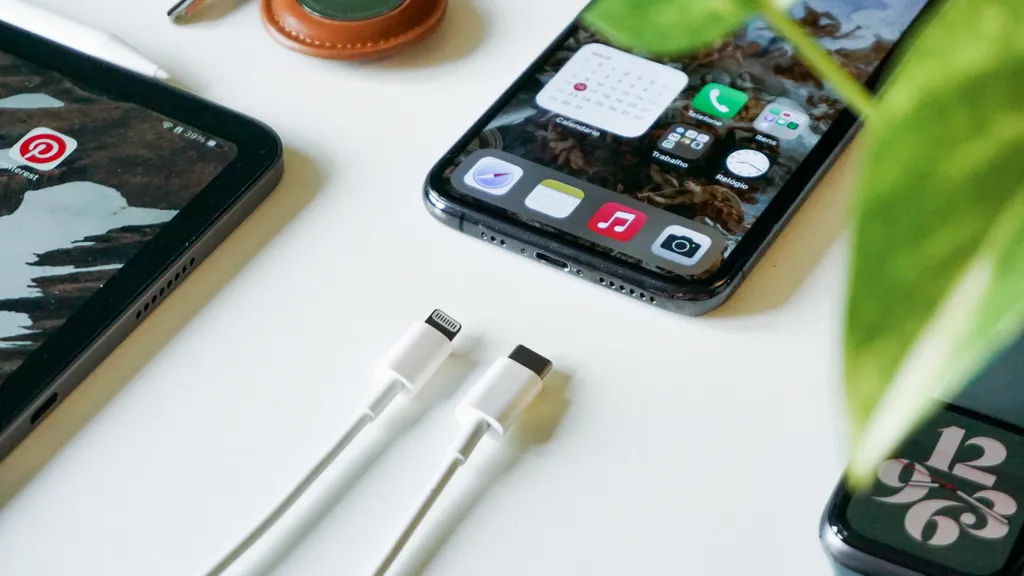 Apple também deve levar USB-C aos iPhones de 2023 (Imagem: Victor Carvalho/Canaltech)