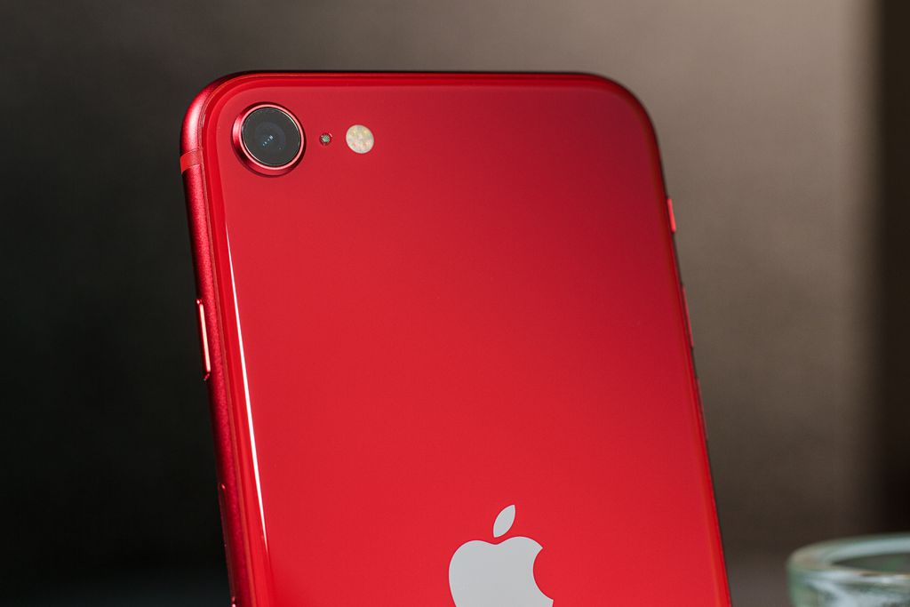  iPhone SE voltou a aparecer em 2020 como um revival do iPhone 8 com hardware atualizado (Imagem: Ivo/Canaltech)