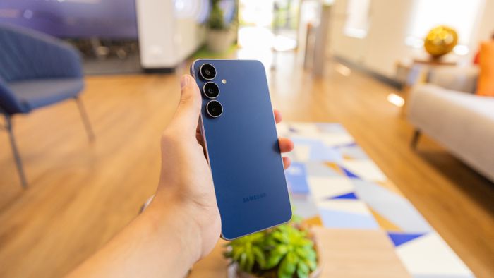 Samsung começa a vender celulares no TikTok para a Black Friday; entenda