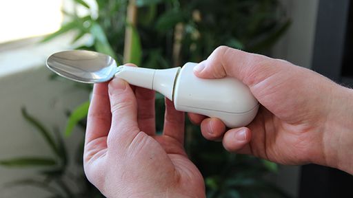 Google desenvolve colher para ajudar pessoas com Mal de Parkinson