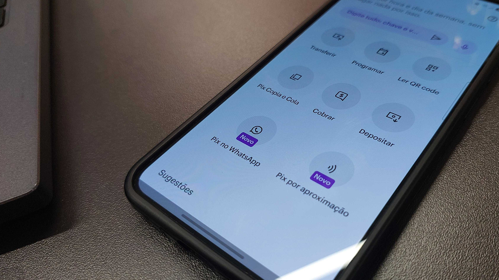 foto de um celular com o app da nubank aberto