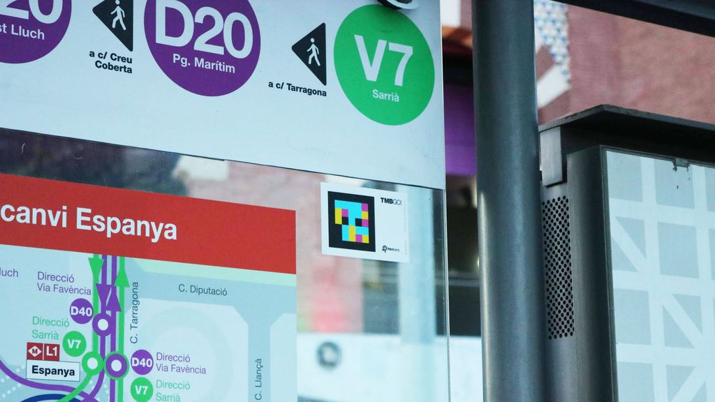 QR Code para deficientes está colado em paradas de ônibus e na entrada de metrôs (Foto: Divulgação)