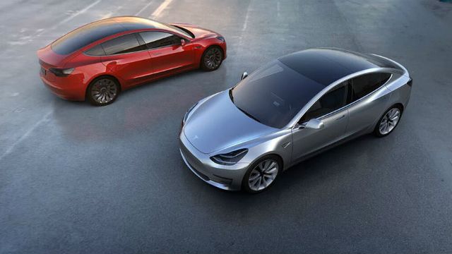 Protótipo do Tesla Model 3 é visto pelas ruas dos EUA