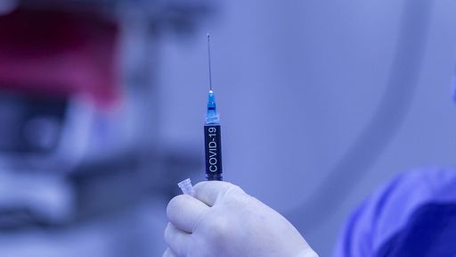 Rússia anuncia 95% de eficácia da vacina Sputnik V após segunda dose