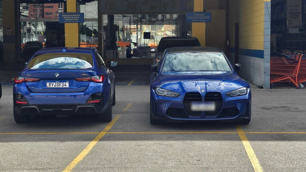Qual é qual? BMW i4 M50 e "irmão" a combustão estacionados lado a lado (Imagem: Paulo Amaral/Canaltech)