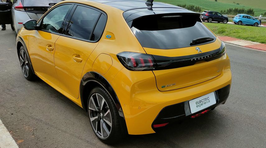 Peugeot e-208 GT
