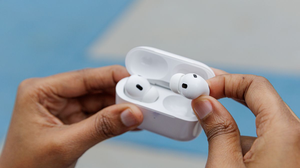 AirPods com câmeras vão demorar para chegar, diz Gurman