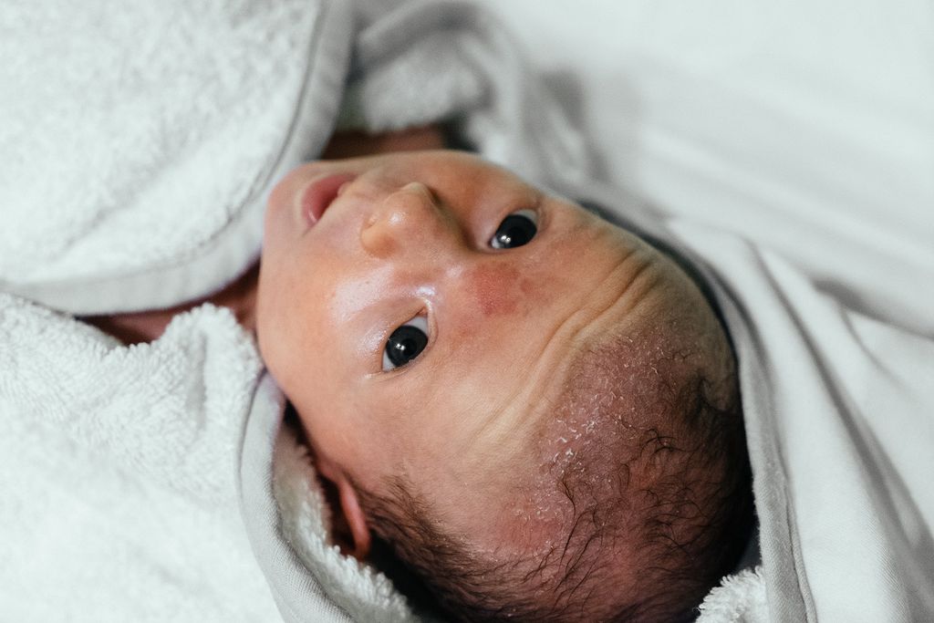 Pesquisa identifica neurotransmissores responsáveis por ativar sistema respiratório dos bebês após o nascimento (Imagem: Reprodução/ Marcin Jozwiak/ Unsplash)