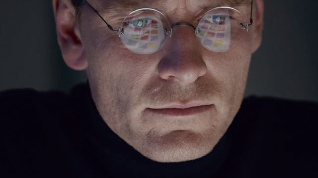 Michael Fassbender acha que não precisa ser parecido com Steve Jobs