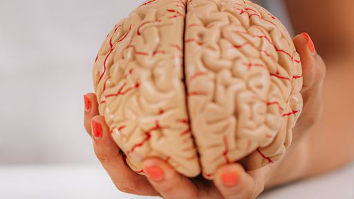 Sequelas neurológicas pós-COVID-19 não significam lesão cerebral; entenda