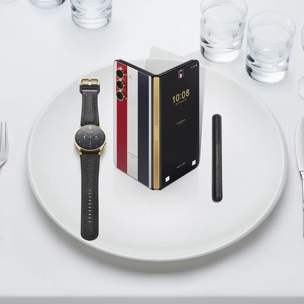 Galaxy Z Fold 5 ganha edição Thom Browne com visual sofisticado