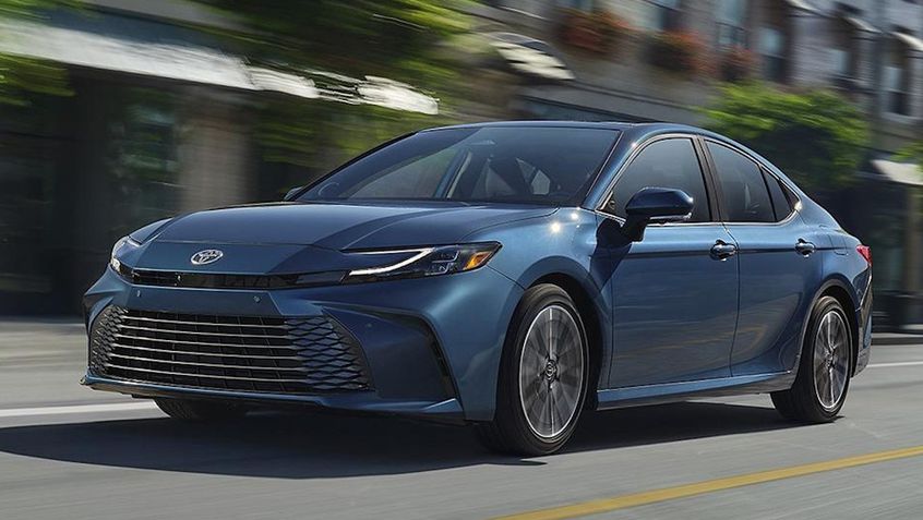 Toyota Camry Híbrido (2025)