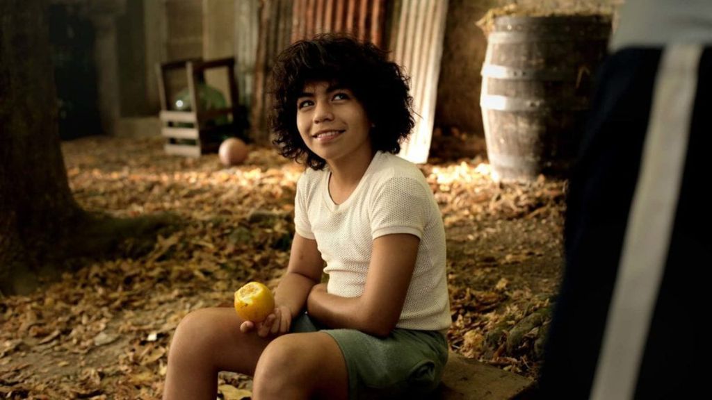 Juan Cruz Romero é Maradona criança na série (Imagem: Divulgação/Amazon Prime Video)