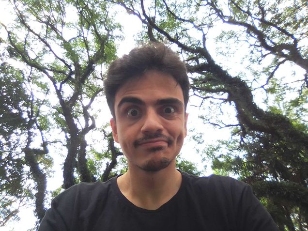 Selfie tirada com o modo automático no Ultra U10
