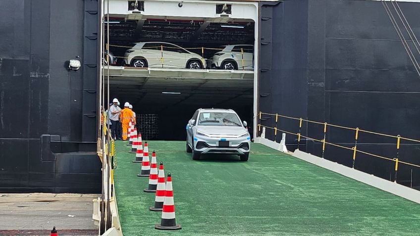 Chegada de carros da BYD no navio Explorer No.1