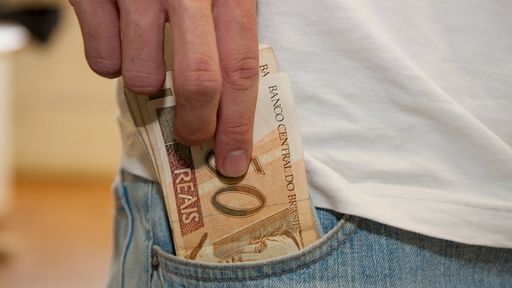 Receita abriu nesta quinta (8) consulta para terceiro lote de restituição do IR