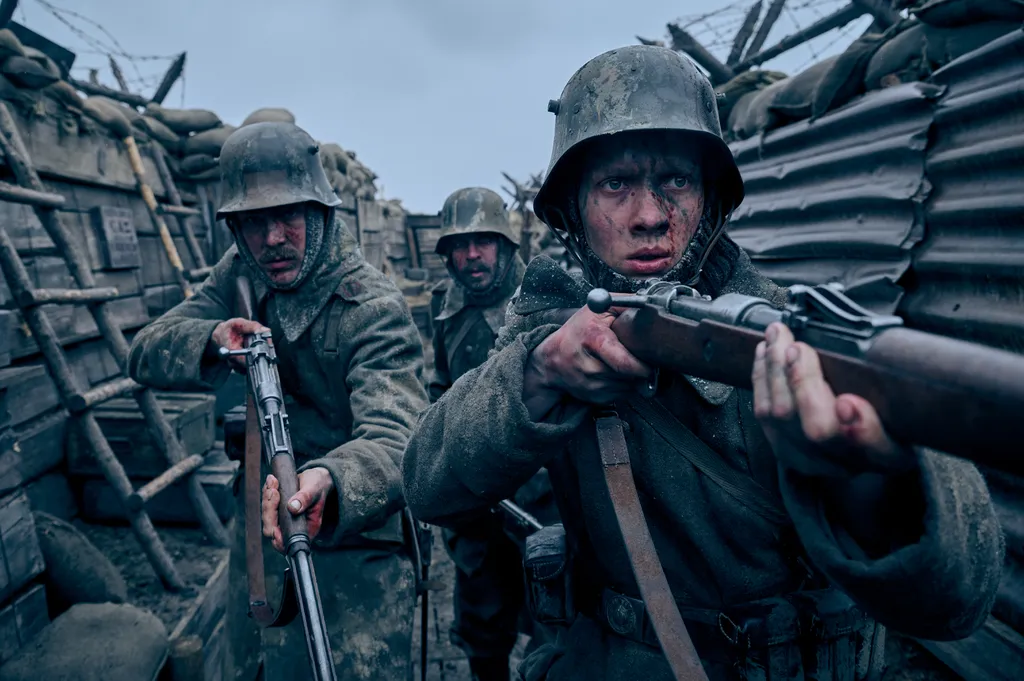 Ao focar a história no lado derrotado, toda a jornada desses soldados se apresenta de forma muito mais trágica (Imagem: Divulgação/Netflix)
