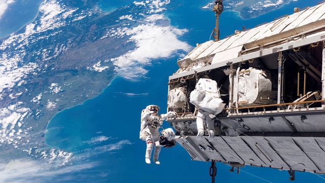 Turista poderá fazer caminhada espacial durante estadia na ISS