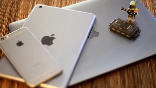 Apple mostra como limpar iPhone corretamente e adverte contra água oxigenada