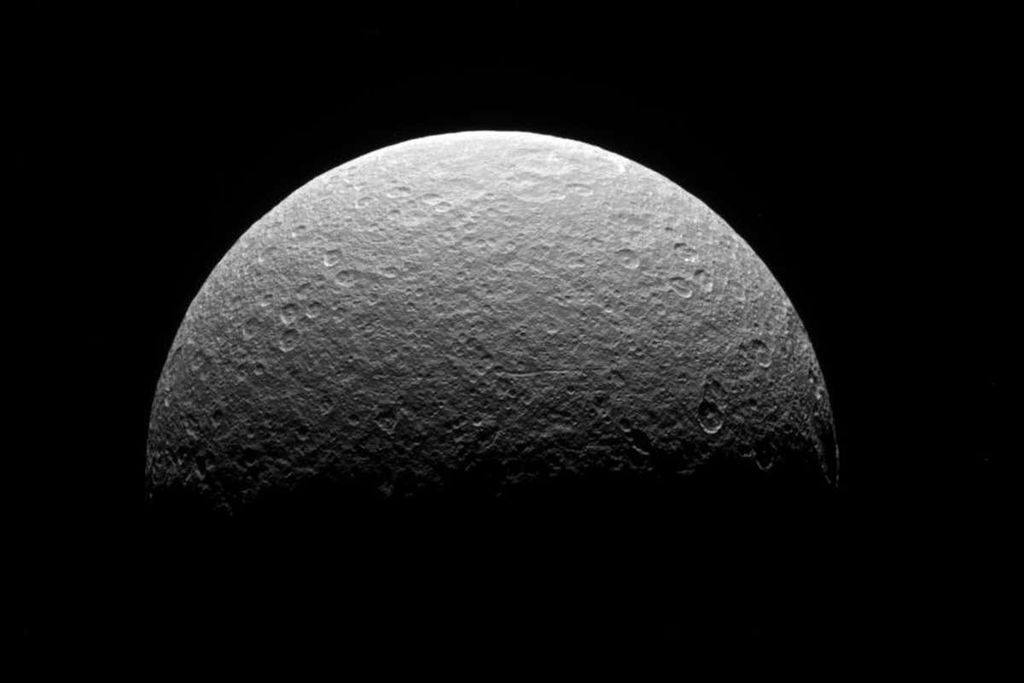 Imagem de Reia feita pela sonda Cassini (Imagem: Reprodução/NASA/JPL-Caltech/Space Science Institute)