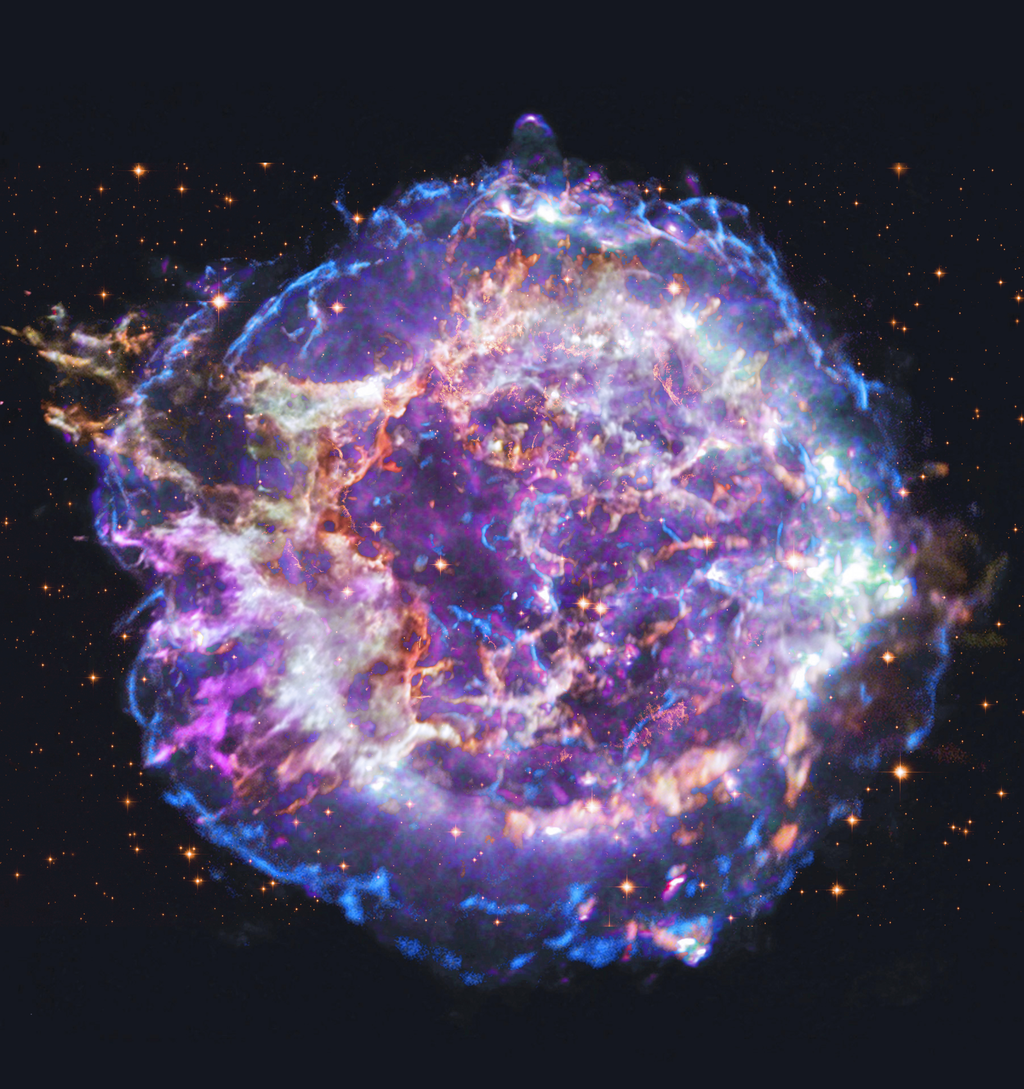 O remanescente de supernova Cassiopeia A; os dados de raios X aparecem em diferentes cores, e os de luz visível estão em laranja(Imagem: Reprodução/NASA/CXC/SAO; Optical: NASA/STScI; Radio: NSF/NRAO/VLA)