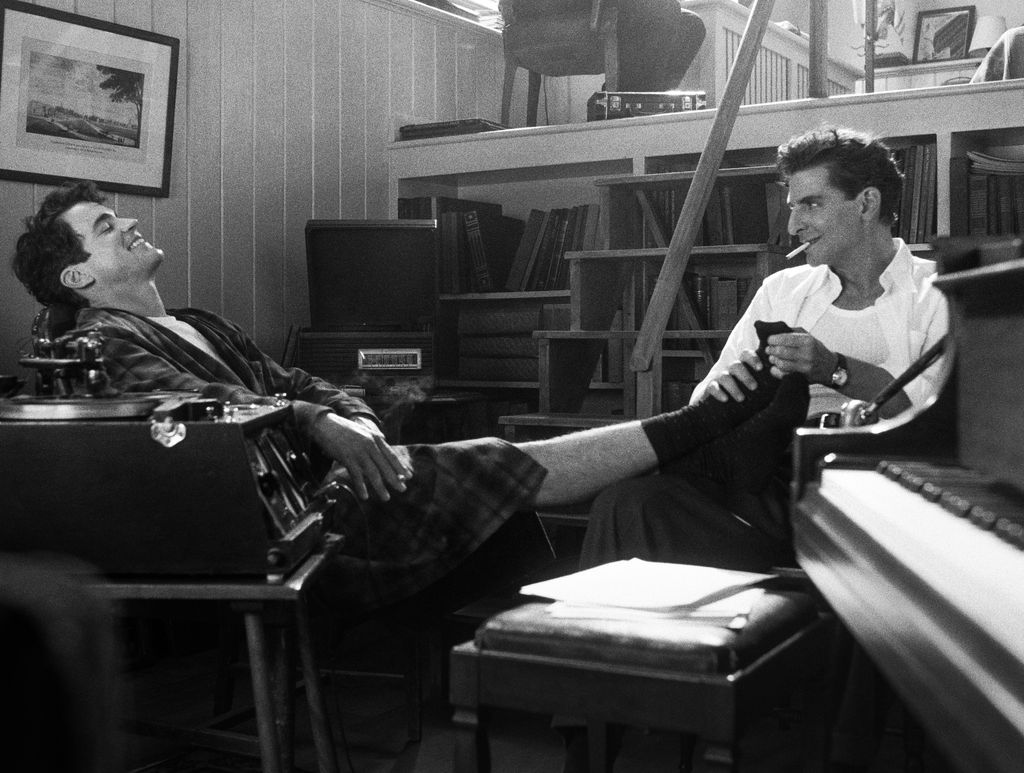 Bernstein e um de seus amores da juventude (Imagem: Divulgação/Netflix)