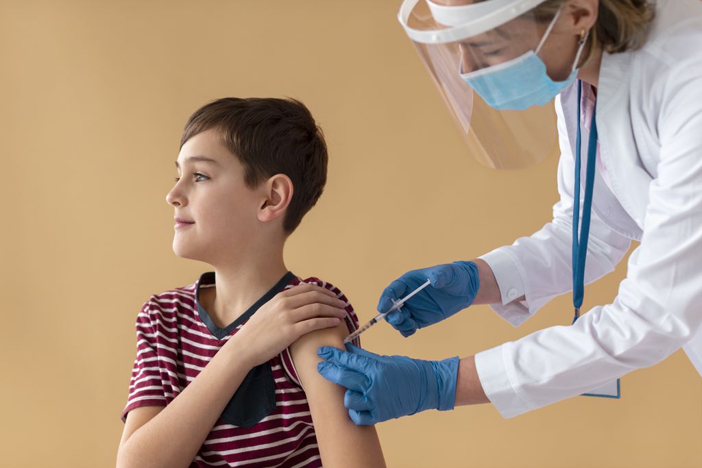 Vacinação infantil deve ser a próxima fronteira das campanhas de imunização contra covid-19 (Imagem: Freepik)
