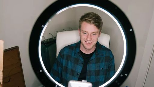 Jovem americano faz campanha eleitoral por meio do TikTok