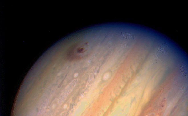 Área de impacto do cometa Shoemaker-Levy 9 em Júpiter, registrada pelo Hubble (Foto: NASA)