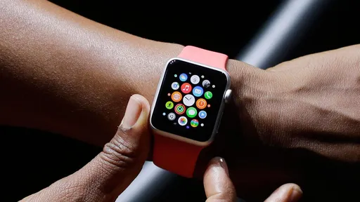 Samsung registra patente praticamente idêntica ao smartwatch da Apple