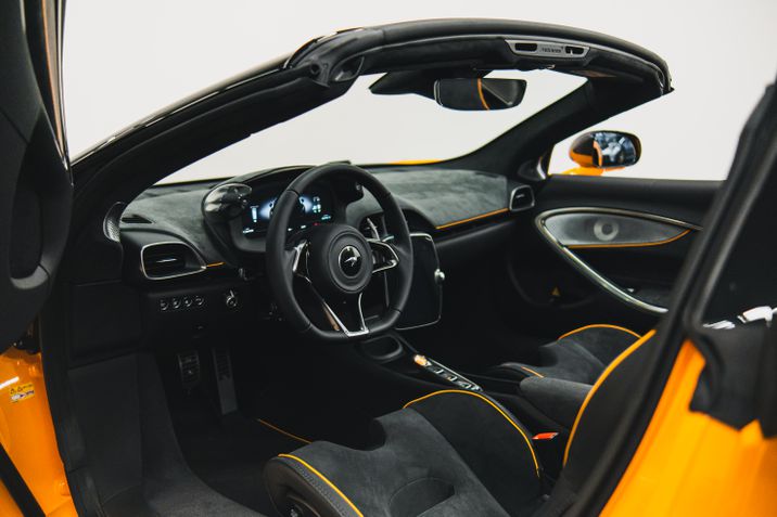 McLaren Artura Spider 2025