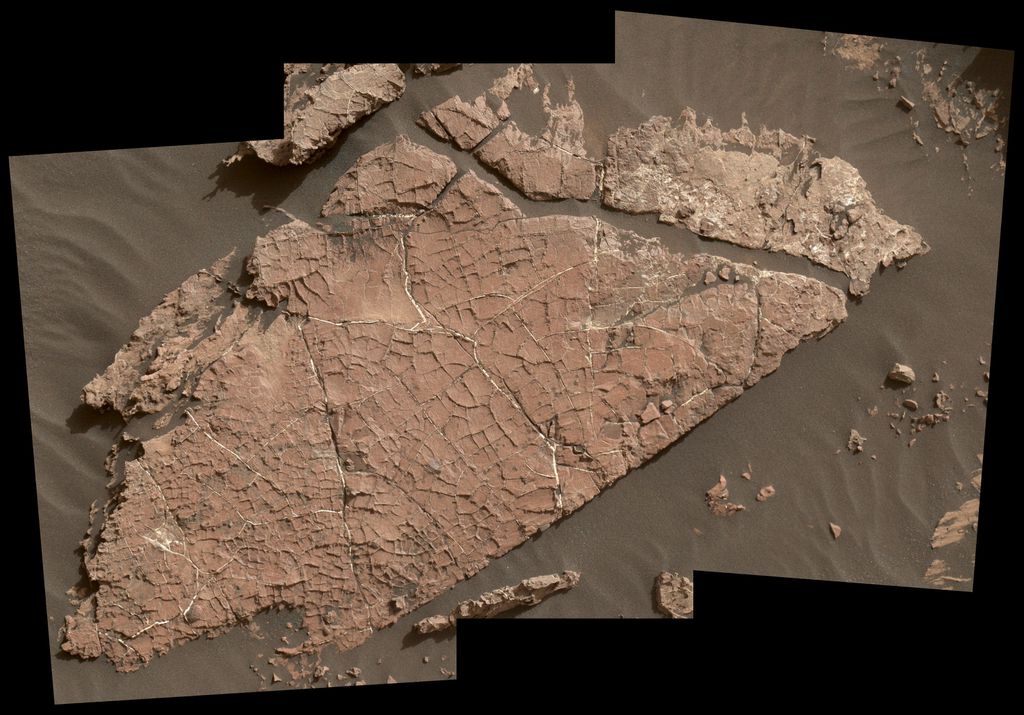 Uma rede de rachaduras em área marciana pode ter se formado a partir de camadas úmidas que se secaram há mais de 3 bilhões de anos (Foto: NASA/JPL-Caltech/MSSS)