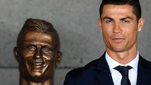 Estátua bizarra de Cristiano Ronaldo vira piada na internet; confira reações