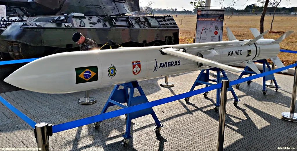 Míssil de cruzeiro deverá equipar os Gripen F-39 da Força Aérea Brasileira (Imagem: Divulgação/Flickr, Exército)