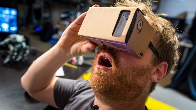 Google formaliza os óculos de realidade virtual feitos de papelão