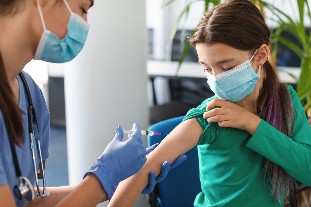 Ministério da Saúde já revelou cronograma de vacina infantil contra covid-19 (Imagem: Prostock-studio/Envato Elements)