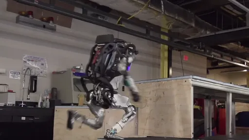 Os robôs da Boston Dynamics agora praticam parkour
