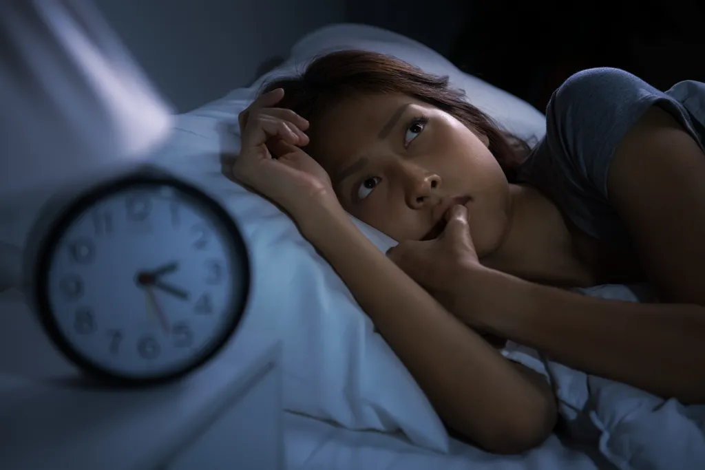 A hora que uma pessoa vai para cama pode mudar a sua saúde (Imagem: Amenic181/Envato)