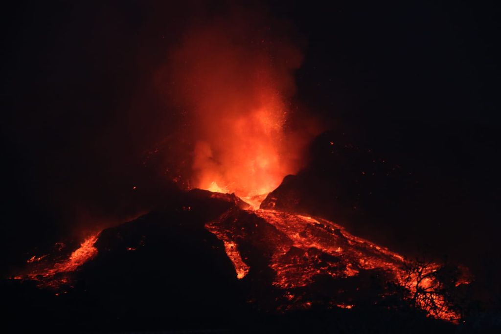 Vulcão Cumbre Vieja, nas Ilhas Canárias, em erupção (Imagem: Reprodução/INVOLCAN)