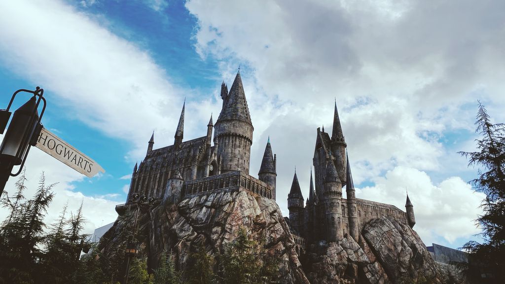 Escola de Magia e Bruxaria de Hogwarts (Imagem: Jules Marvin Eguilos/Unsplash)