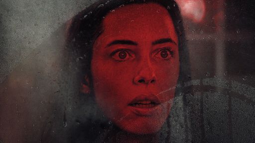 Segredos do marido viram história de terror em A Casa Sombria; veja trailer