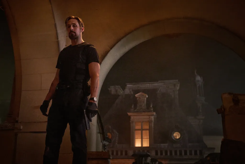 Agente Oculto traz Ryan Gosling como agente caçado por sua antiga agência (Imagem: Divulgação/Netflix)